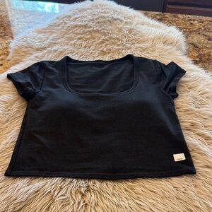 Vuori Women’s Halo Tee. Built in bra black color size small. Like new!
